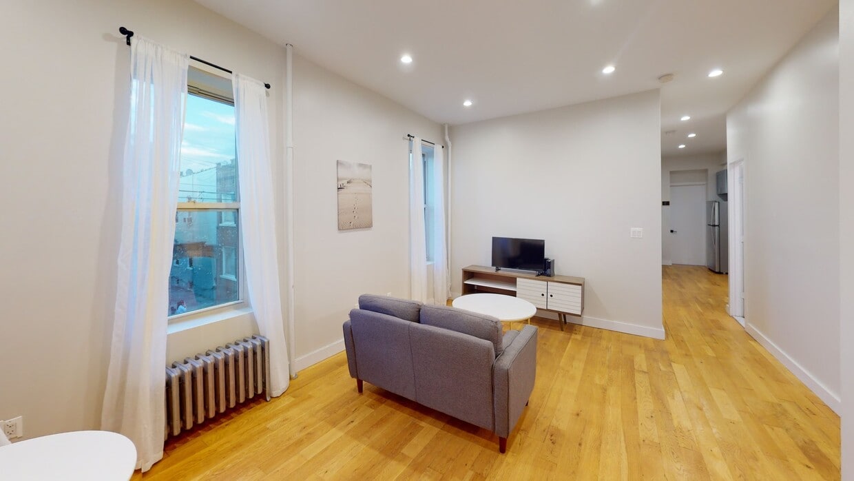 Photo - Private bedroom in 5 bed/2 bath Home