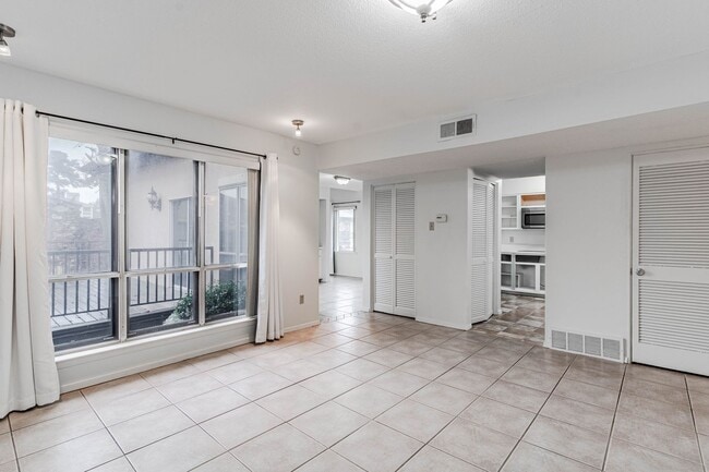 Building Photo - 2BD/2BA Condo located in Perkins Gardens