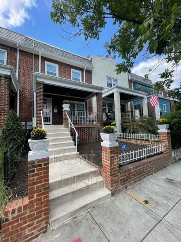 Building Photo - 1316 Staples St NE