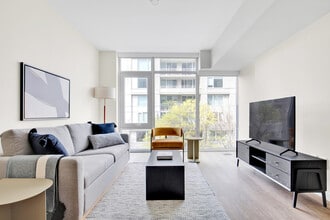 Building Photo - 210 Wall St