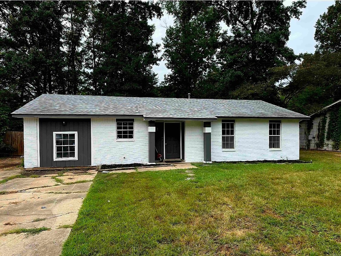 Primary Photo - 68 Meadowlark Dr