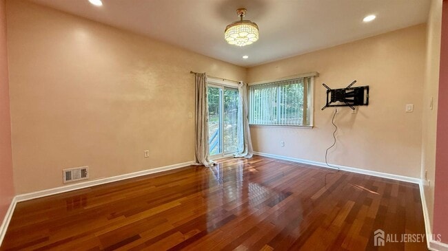 Building Photo - 5 Viburnum Ct