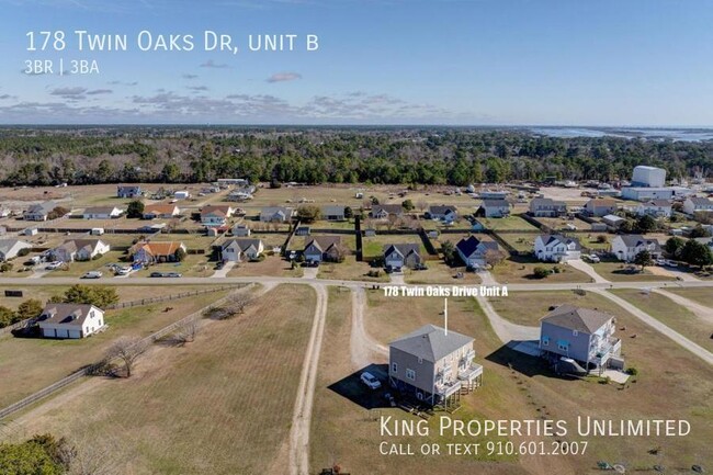 Building Photo - 178 Twin Oaks Drive unit B