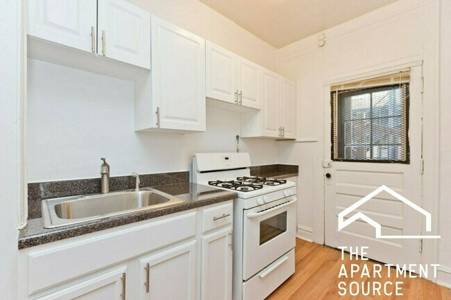 Building Photo - 1331 W Touhy Ave