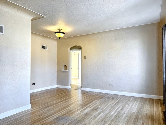 Foto del edificio - 1050 E Bates Pkwy