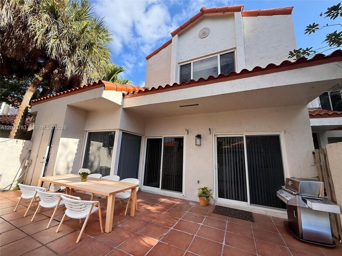 Foto del edificio - 10944 SW 75th Terrace