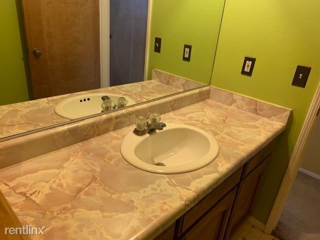 Foto del edificio - 2 br, 2 bath House - 22465 J Street