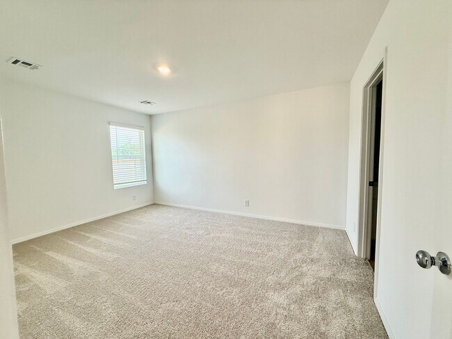 Foto del edificio - Brand New 3BD/2BA 2car garage W/D included
