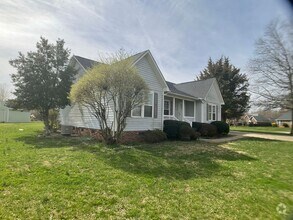 Building Photo - 728 Emerson Dr