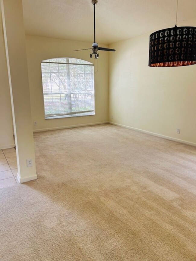 Foto del edificio - VICTORIA PARK 2-Story - 4 bedroom 2.5 bath 2 car garage AVAILABLE NOW - contact Karen Guardino, R...