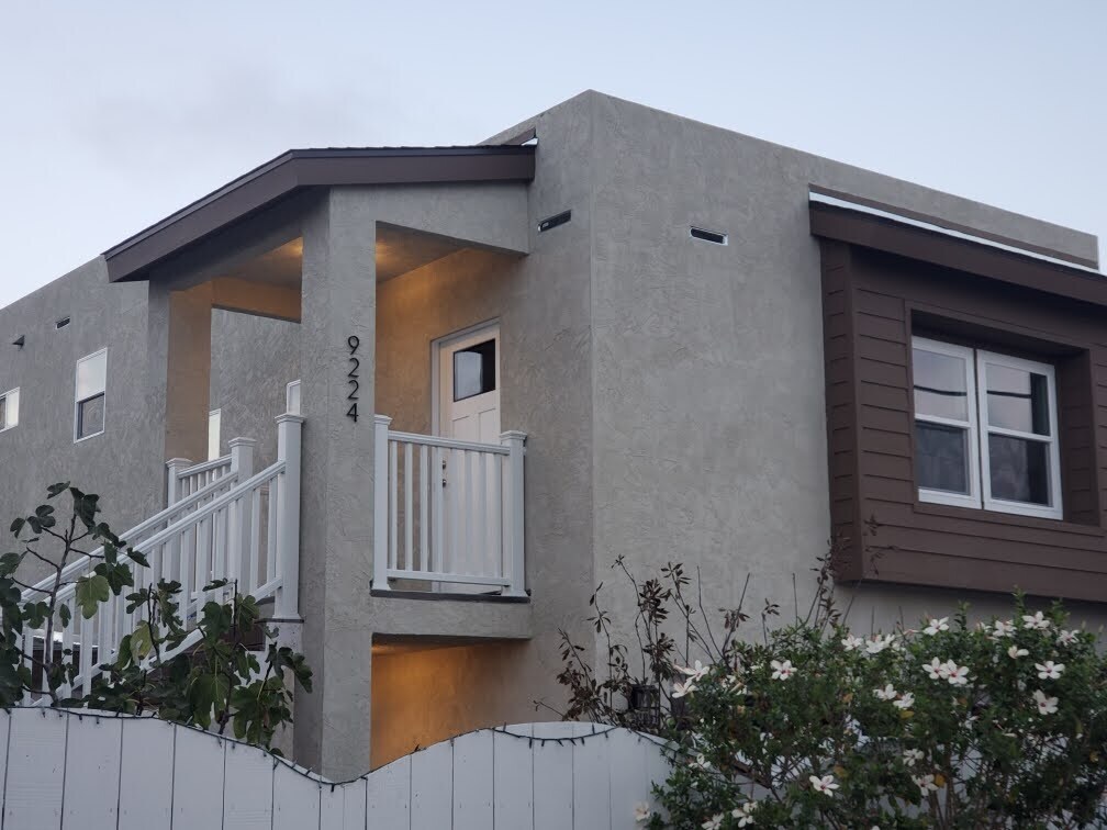 Primary Photo - 9222 Fermi Ave