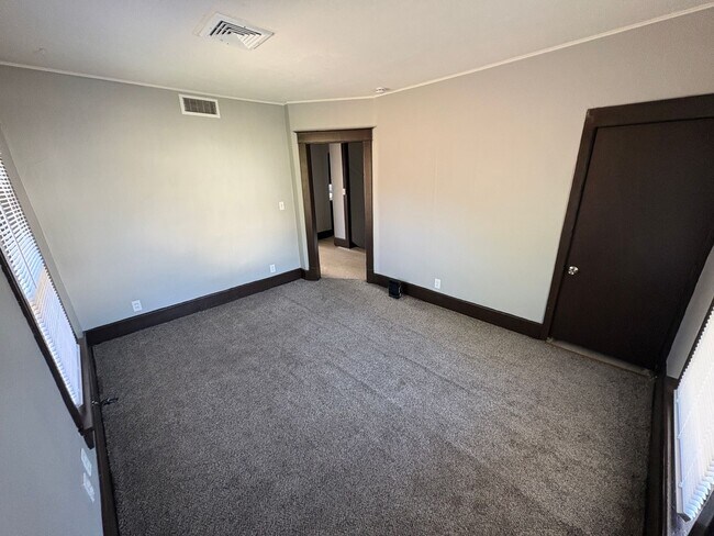 Foto del edificio - 2963 Dudley St