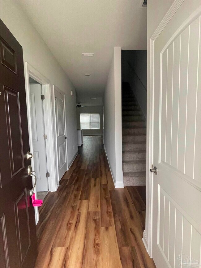 Foto del edificio - 384 Hilburn Ln