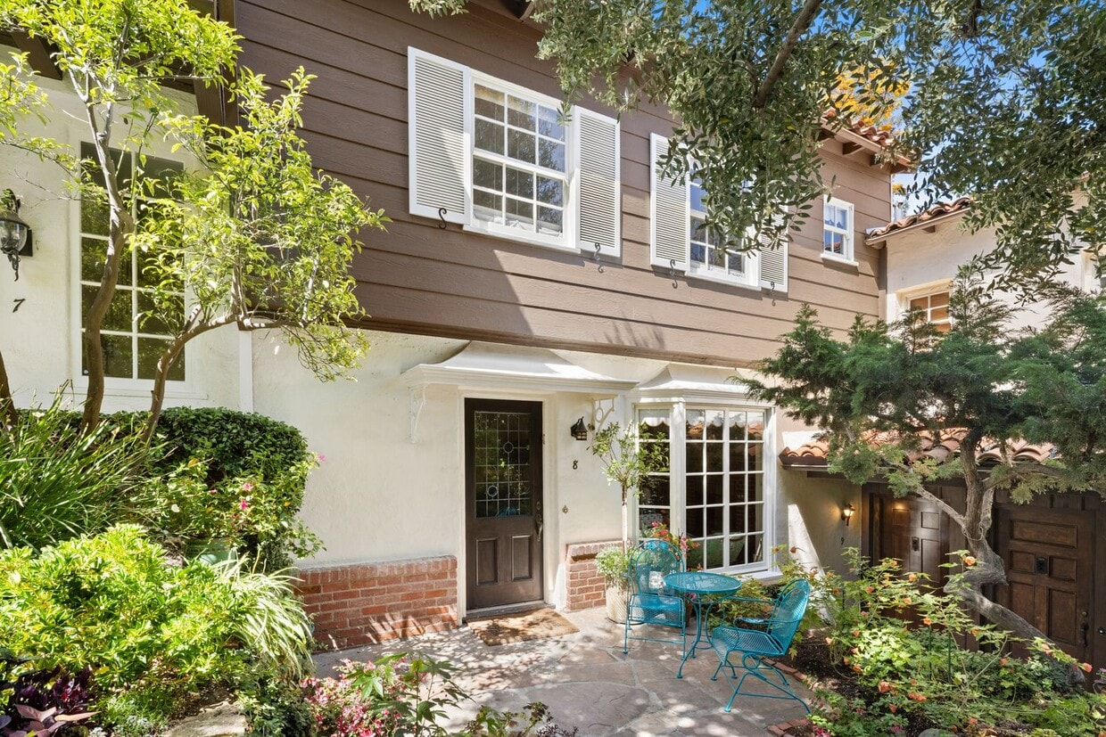 Primary Photo - 10966 Strathmore Dr