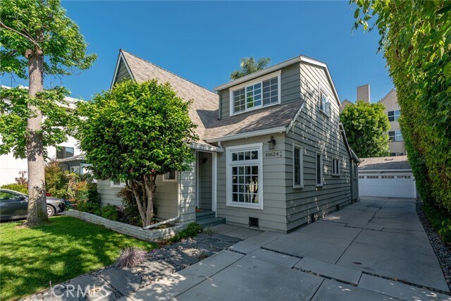 Foto del edificio - 10624 Bloomfield St