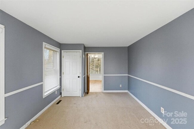 Foto del edificio - 1051 Cox Mill Rd