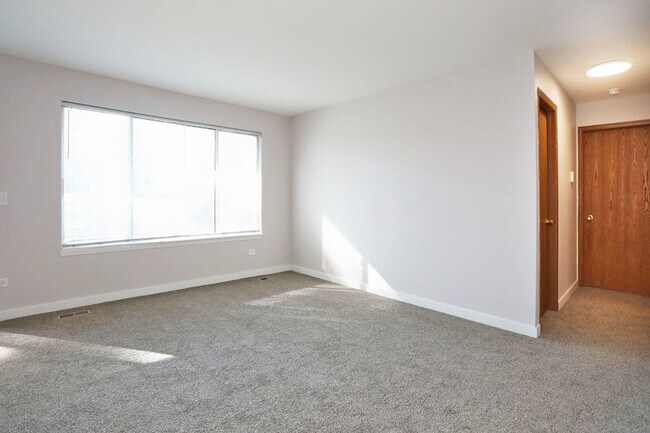 Building Photo - 675 Greenfield Ct