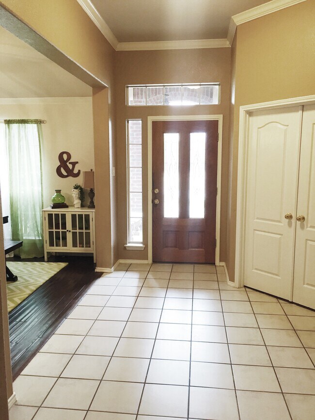 Foto del edificio - 1666 Knoll Ridge Circle