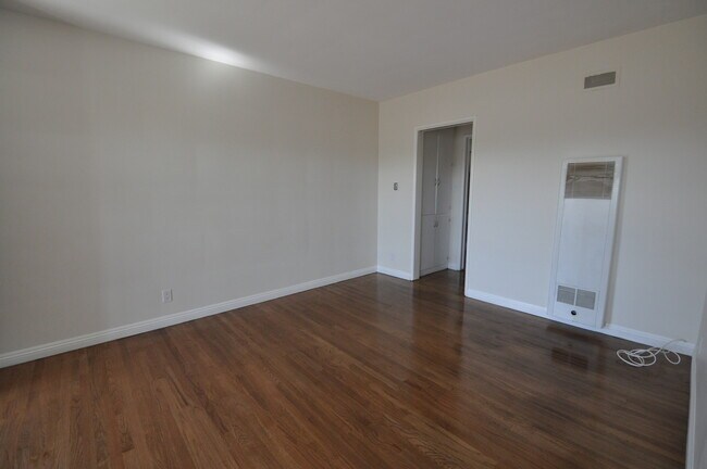 Foto del edificio - 10924 Camarillo St