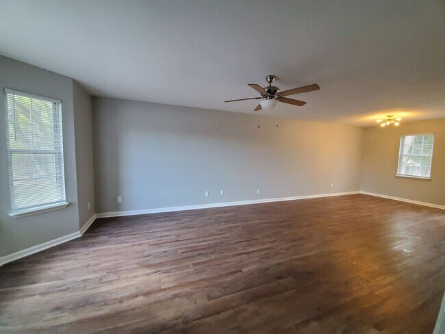 Foto del edificio - 453 Brannen Drive #7