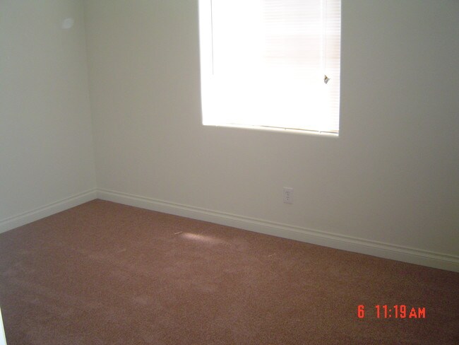 HABITACIÓN - 10950 S Figueroa St