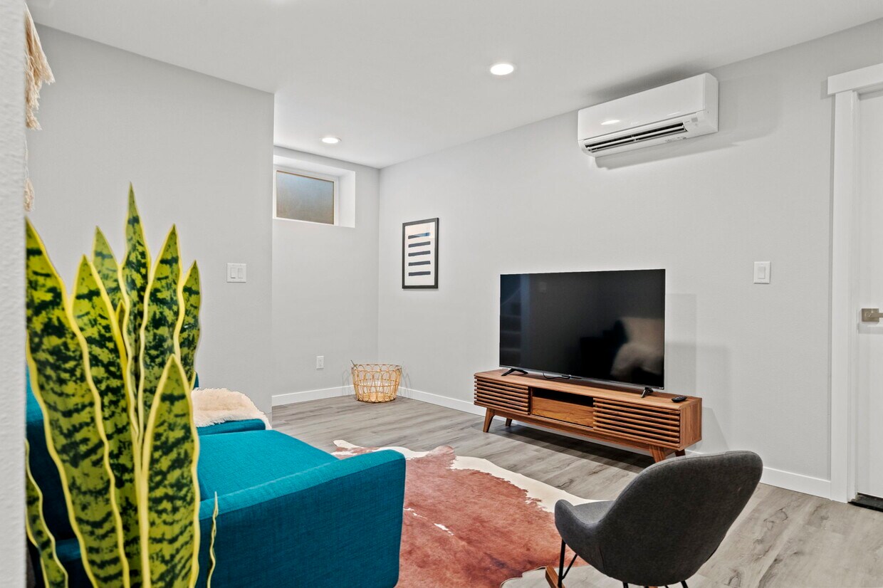 813 N 2nd St, WA 98403 Townhome Rentals in WA