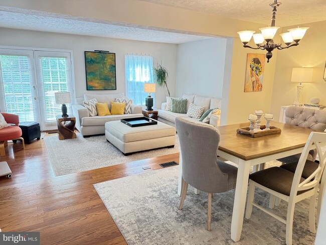 Building Photo - 1549 Autumn Ridge Cir