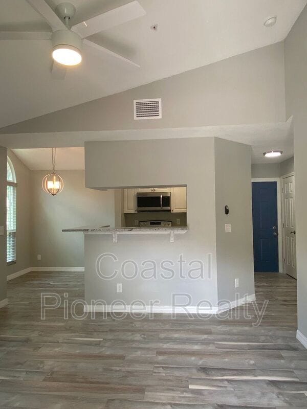 Building Photo - 8642 Mallard Reserve Dr