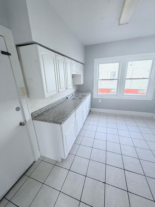 Building Photo - 3341 Desota Ave