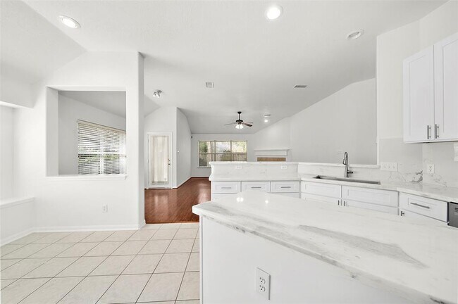Foto del edificio - 83 Hidden Meadow Dr