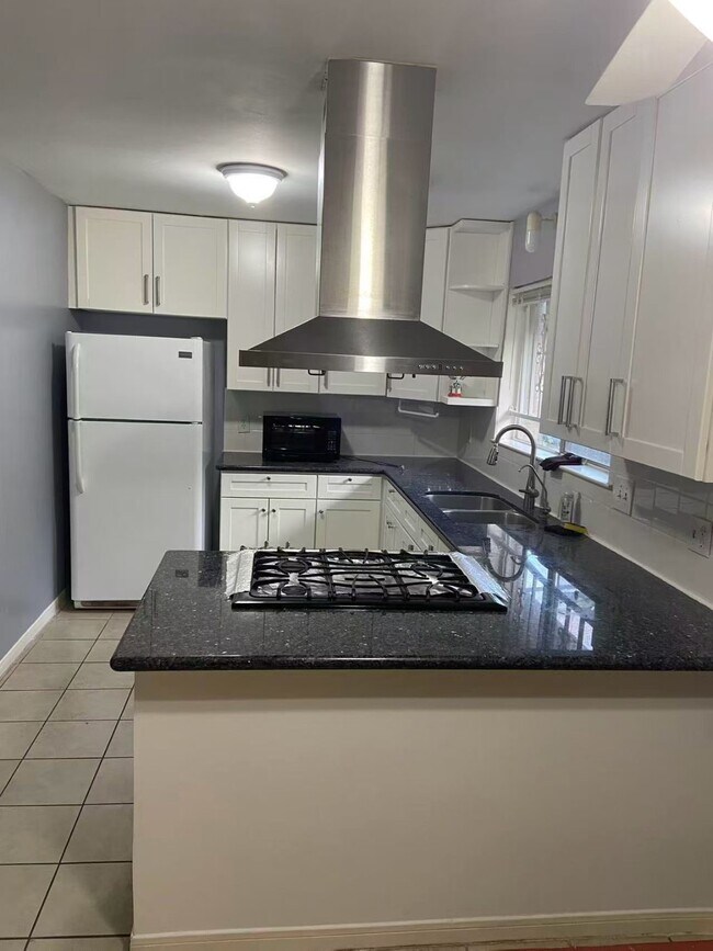 Building Photo - 8911 Mobud Dr