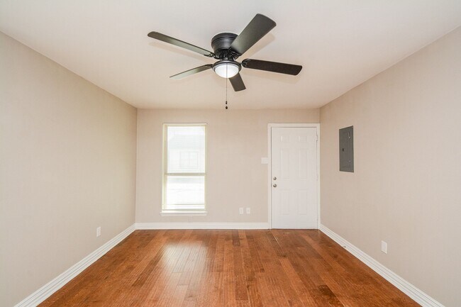 Foto del edificio - 6018 Collingsworth St