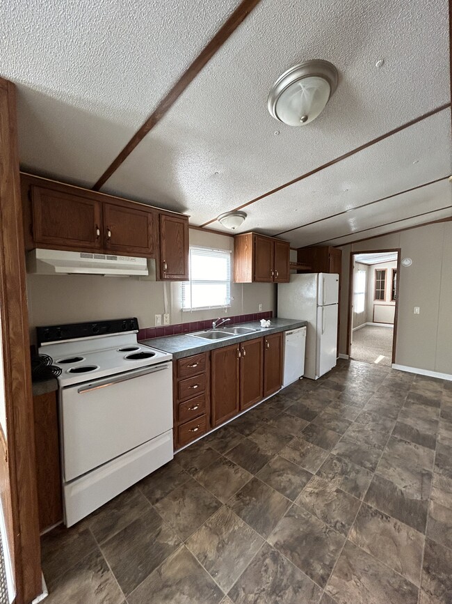 Building Photo - 40 Yoakum Cir