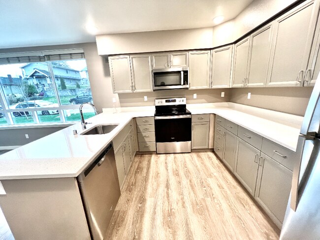 Building Photo - 2330 Yakima Ct