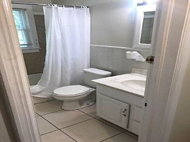 Bathroom - 1652 Humphrey Ave