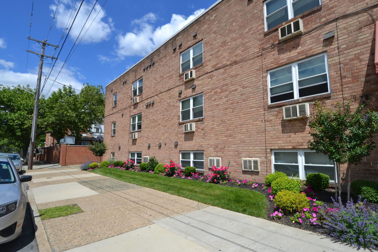 Primary Photo - 2619 S 19th St