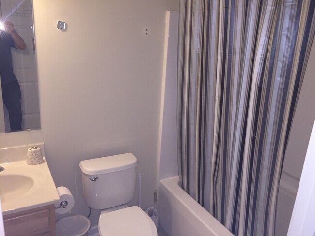 Foto del edificio - One Bedroom One Bathroom Efficiency availa...