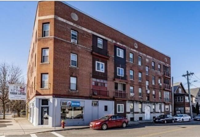 Building Photo - 926 Chicopee St