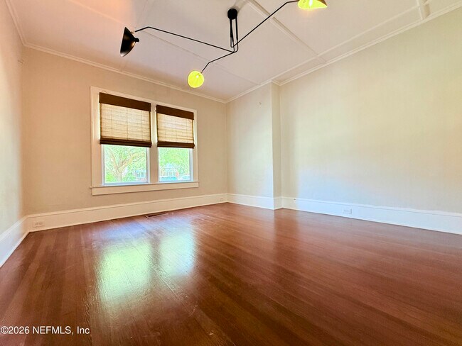 Foto del edificio - 2044 Dellwood Ave
