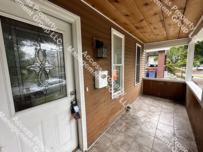 Building Photo - By GVSU Pew Campus 3 Bed 2 Bath home