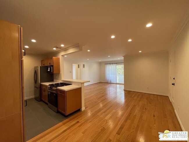 Building Photo - 1104 Masselin Ave