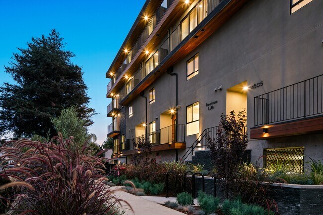 Building Photo - 4505 Slauson Ave