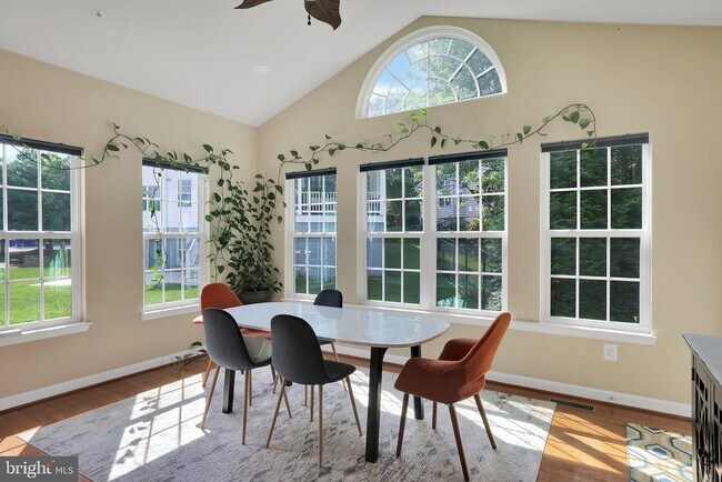 Foto del edificio - 8111 Alloway Ct