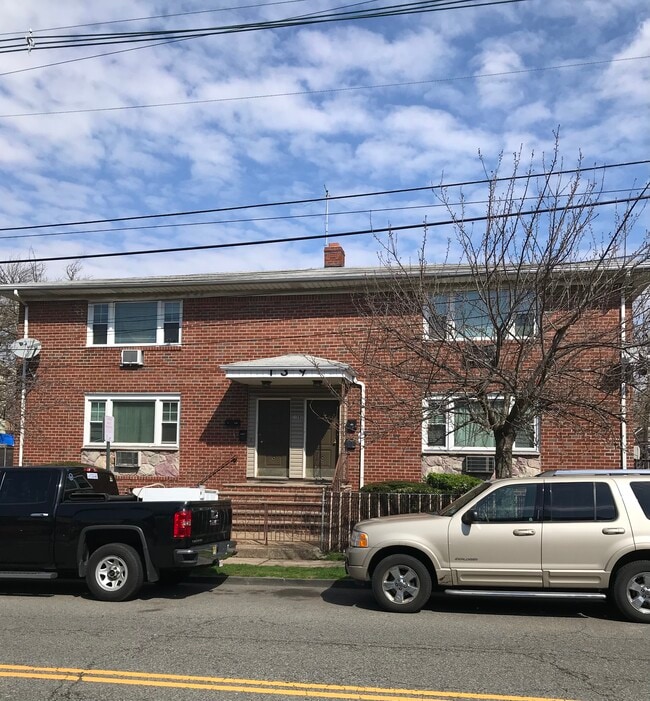 Building Photo - 139 Grove St