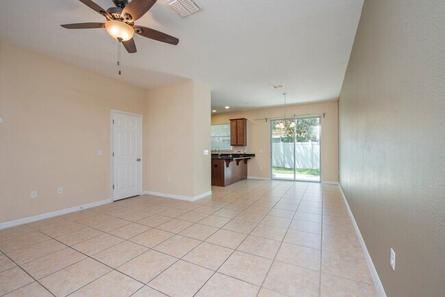 Foto del edificio - Nice 3/2.5 Townhouse with Garage in Lake N...