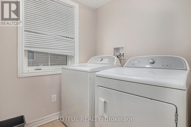 Building Photo - 609 Foxlight Cir