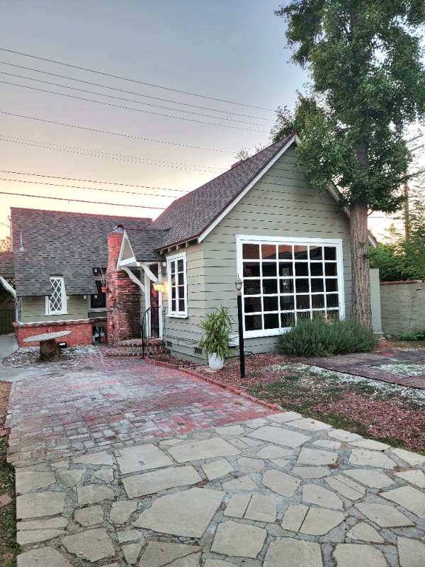 Primary Photo - 521 Porter St