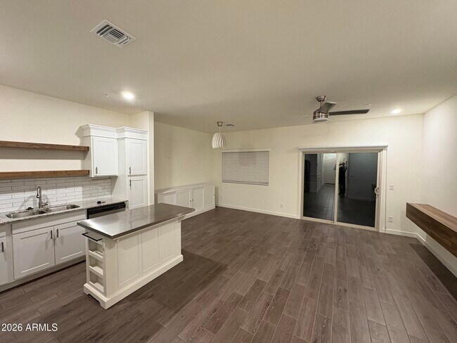 Foto del edificio - 2264 W Laurie Ln