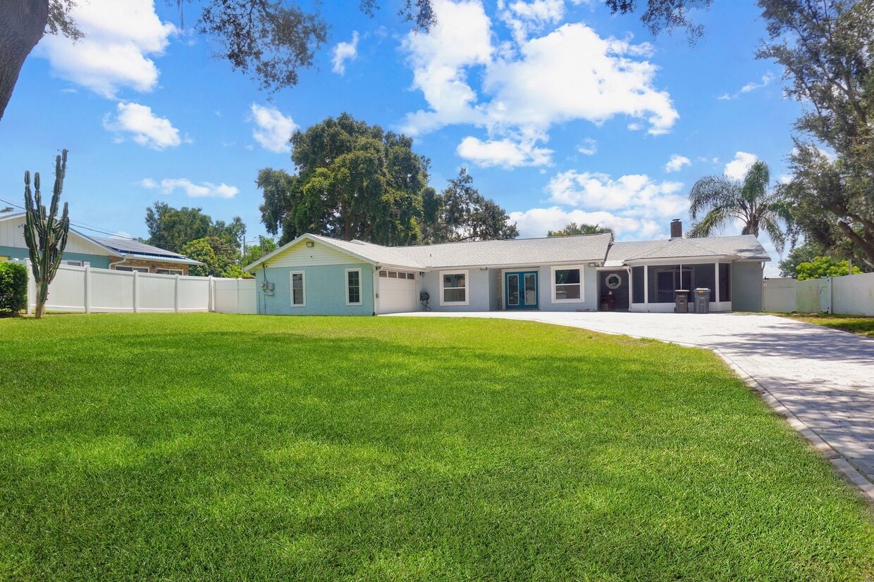 Foto principal - Single Family Home Near Legoland Now Avail...
