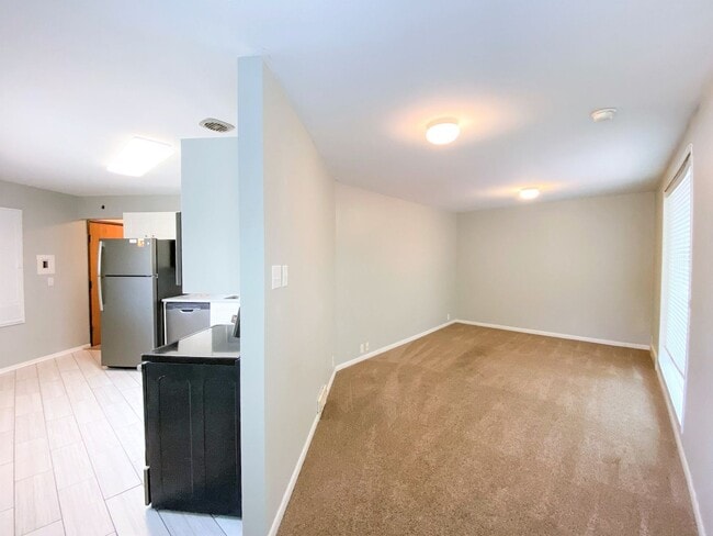 Building Photo - Woodland Duplex (3019/3021)